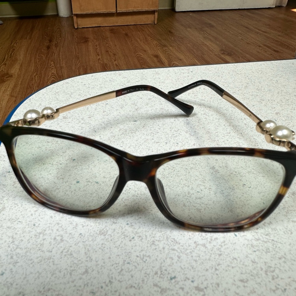 Optical glasses .Can used for frame only because the glasses have prescription.